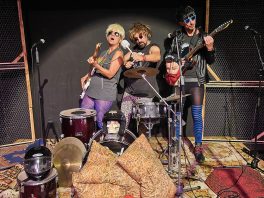 Dorfpunks02(c)schnuerschuh-theater